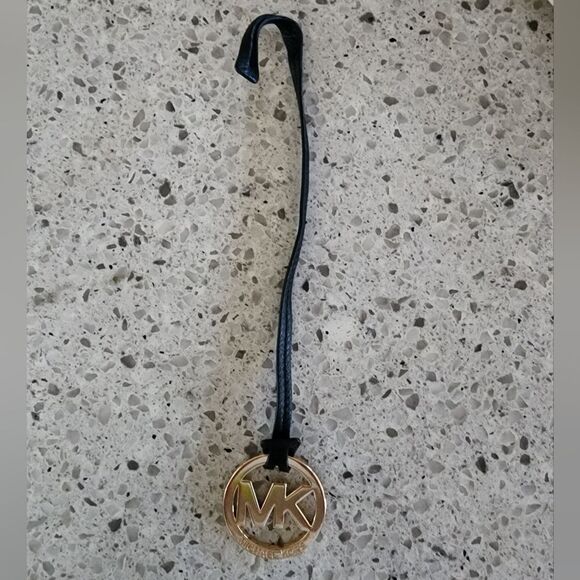 Michael Kors Hang Tag  - Picture 2 of 9